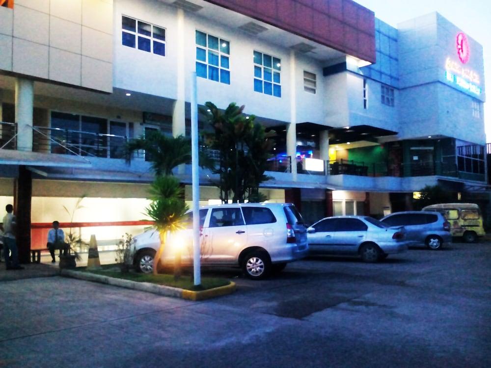 达尔西内亚套房酒店 麦克坦 外观 照片